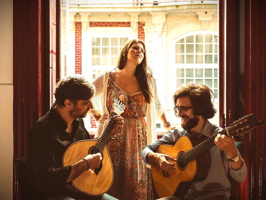 【GetYourGuide】波爾圖：現場法多音樂會與一杯茶色波特酒(Fado na Baixa)